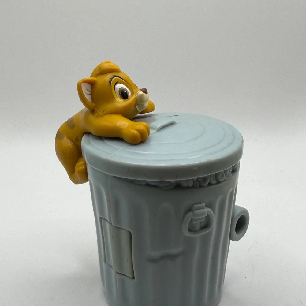 Vintage Disney Oliver and Company Burger King Kids Club Trash Can Toy Figure